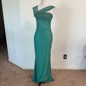 Chic One-Shoulder Green Dress
